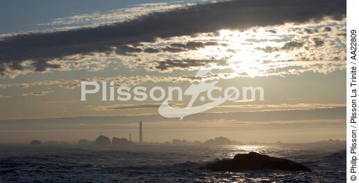 Le phare de l'île Vierge - © Philip Plisson / Plisson La Trinité / AA22809 - Nos reportages photos - Soleil