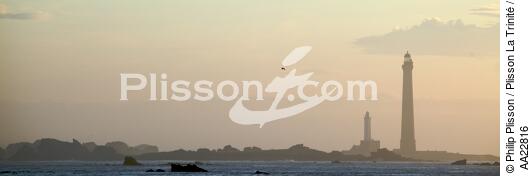 Le phare de l'île Vierge - © Philip Plisson / Plisson La Trinité / AA22816 - Nos reportages photos - Ciel
