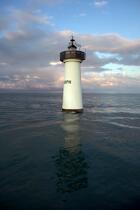 Le phare de la Pierre de Herpin. © Philip Plisson / Plisson La Trinité / AA22825 - Nos reportages photos - Ille & Vilaine