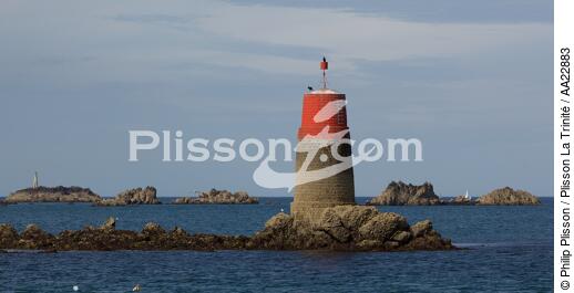 In the Bay of Paimpol. - © Philip Plisson / Plisson La Trinité / AA22883 - Photo Galleries - Buoys and beacons