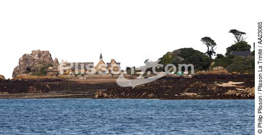 L'île Saint-Riom dans la baie de Paimpol. - © Philip Plisson / Plisson La Trinité / AA23065 - Nos reportages photos - Chapelle