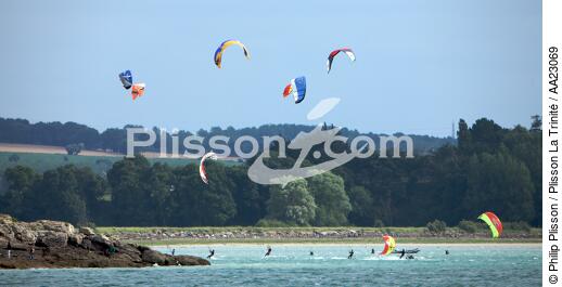 Kitesurfing in Lancieux. - © Philip Plisson / Plisson La Trinité / AA23069 - Photo Galleries - Sport and Leisure
