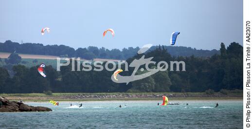 Kitesurfing in Lancieux. - © Philip Plisson / Plisson La Trinité / AA23070 - Photo Galleries - Kitesurfing