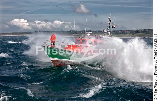 Lifeboat - SNSM - © Philip Plisson / Plisson La Trinité / AA23114 - Photo Galleries - Lifeboat society