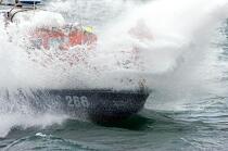 Lifeboat - SNSM © Philip Plisson / Plisson La Trinité / AA23116 - Photo Galleries - Rough seas