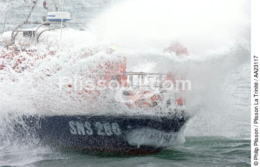 Canot de sauvetage - SNSM - © Philip Plisson / Plisson La Trinité / AA23117 - Nos reportages photos - Sauveteur en mer