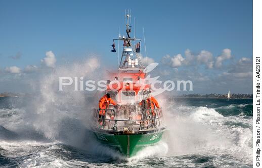 Lifeboat - SNSM - © Philip Plisson / Plisson La Trinité / AA23121 - Photo Galleries - Lifeboat society