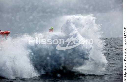 Lifeboat - SNSM - © Philip Plisson / Plisson La Trinité / AA23122 - Photo Galleries - Sea rescuer