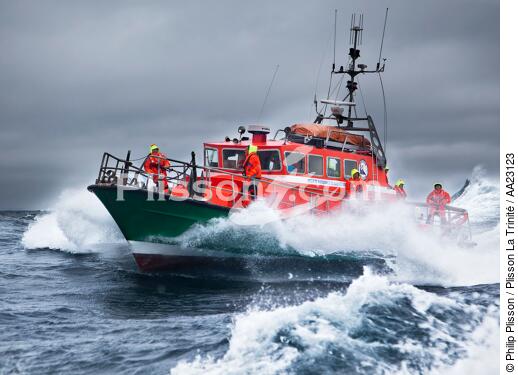 Lifeboat - SNSM - © Philip Plisson / Plisson La Trinité / AA23123 - Photo Galleries - Lifeboat society