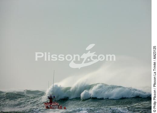 Canot de sauvetage - SNSM - © Philip Plisson / Plisson La Trinité / AA23125 - Nos reportages photos - Mer agitée
