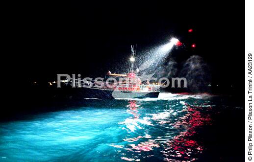Lifeboat - SNSM - © Philip Plisson / Plisson La Trinité / AA23129 - Photo Galleries - Helicopter winching