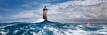 Lifeboat in front of Le Four lighthouse. © Philip Plisson / Plisson La Trinité / AA23134 - Photo Galleries - Four [The]