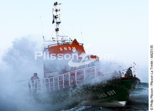 Canot de sauvetage - SNSM - © Philip Plisson / Plisson La Trinité / AA23135 - Nos reportages photos - SNSM