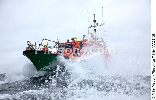 Canot de sauvetage - SNSM - © Philip Plisson / Plisson La Trinité / AA23136 - Nos reportages photos - Mer agitée