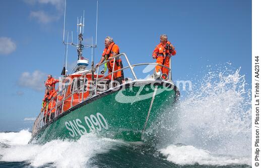 Canot de sauvetage - SNSM - © Philip Plisson / Plisson La Trinité / AA23144 - Nos reportages photos - Mer agitée