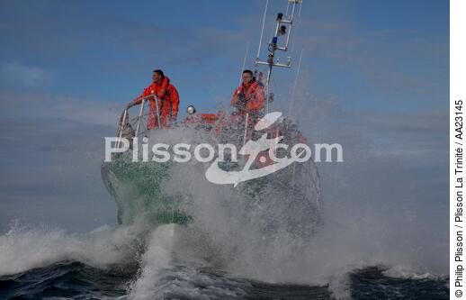 Canot de sauvetage - SNSM - © Philip Plisson / Plisson La Trinité / AA23145 - Nos reportages photos - Mer agitée
