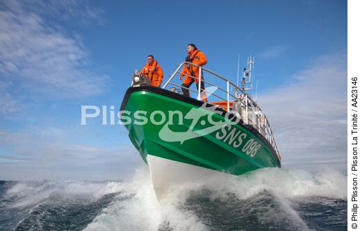 Canot de sauvetage - SNSM - © Philip Plisson / Plisson La Trinité / AA23146 - Nos reportages photos - Mer agitée