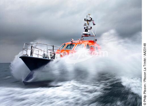 Canot de sauvetage - SNSM - © Philip Plisson / Plisson La Trinité / AA23148 - Nos reportages photos - Mer agitée