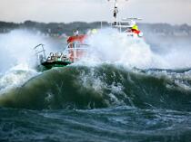 Canot de sauvetage - SNSM © Philip Plisson / Plisson La Trinité / AA23151 - Nos reportages photos - Mer agitée
