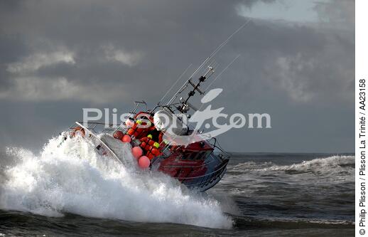 Le canot tout temps de l'île d'Oléron. - © Philip Plisson / Plisson La Trinité / AA23158 - Nos reportages photos - Canot de sauvetage