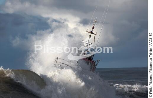 Le canot tout temps de l'île d'Oléron. - © Philip Plisson / Plisson La Trinité / AA23159 - Nos reportages photos - Mer agitée