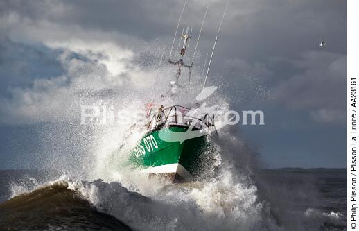 Lifeboat of Oleron island. - © Philip Plisson / Plisson La Trinité / AA23161 - Photo Galleries - Rough seas