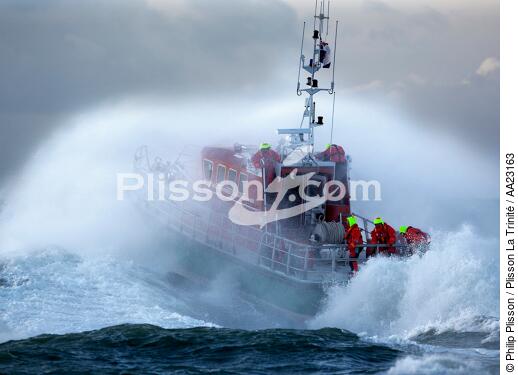 Canot de sauvetage - SNSM - © Philip Plisson / Plisson La Trinité / AA23163 - Nos reportages photos - SNSM