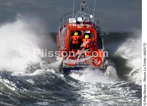 Canot de sauvetage - SNSM - © Philip Plisson / Plisson La Trinité / AA23172 - Nos reportages photos - Mer agitée