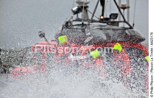 Canot de sauvetage - SNSM - © Philip Plisson / Plisson La Trinité / AA23176 - Nos reportages photos - Mer agitée