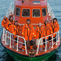 Lifeboat crew members from Ouessant © Philip Plisson / Plisson La Trinité / AA23198 - Photo Galleries - Square format