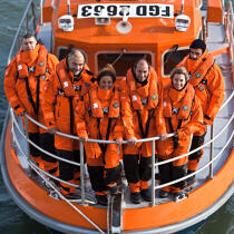 Lifeboat crew members from Damgan © Philip Plisson / Plisson La Trinité / AA23200 - Photo Galleries - Stem