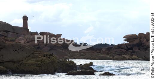 Ploumanac'h sur la côte de granit rose. - © Philip Plisson / Plisson La Trinité / AA23415 - Nos reportages photos - Phares France