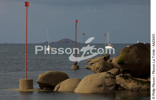 Ploumanac'h sur la côte de granit rose. - © Philip Plisson / Plisson La Trinité / AA23431 - Nos reportages photos - Balise