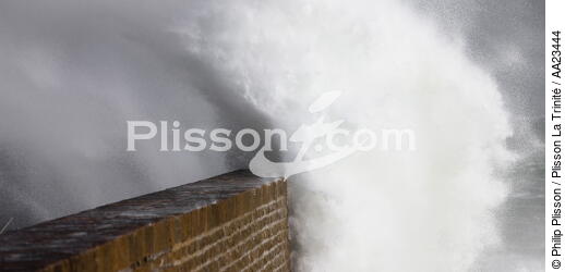 Quiberon on a stormy weather. - © Philip Plisson / Plisson La Trinité / AA23444 - Photo Galleries - Storm at sea