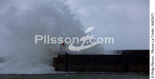 Coup de vent sur Quiberon - © Philip Plisson / Plisson La Trinité / AA23471 - Nos reportages photos - Feu de port