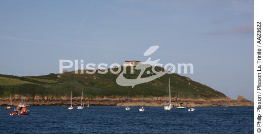 Milliau island in front of Trébeurden. - © Philip Plisson / Plisson La Trinité / AA23622 - Photo Galleries - Mooring