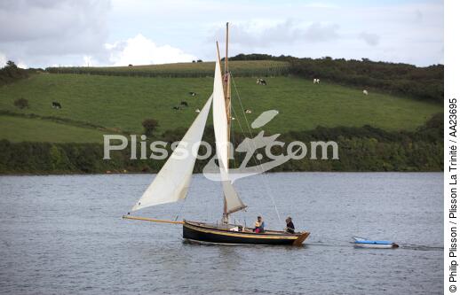 Sailing tradition on the Aber Benoît. - © Philip Plisson / Plisson La Trinité / AA23695 - Photo Galleries - Cutter