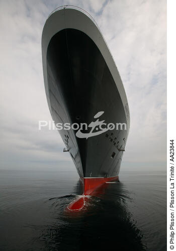 Queen Mary 2 Stem - © Philip Plisson / Plisson La Trinité / AA23844 - Photo Galleries - Elements of boat
