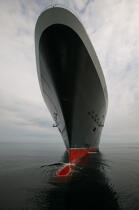 Queen Mary 2 Stem © Philip Plisson / Plisson La Trinité / AA23844 - Photo Galleries - Elements of boat