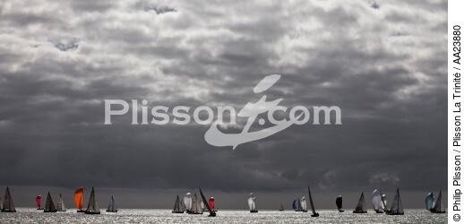 Spi Ouest-France in Quiberon Bay, 2010 edition. - © Philip Plisson / Plisson La Trinité / AA23880 - Photo Galleries - Stormy sky