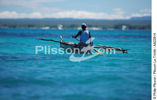 Ifaty, Madagascar. - © Philip Plisson / Plisson La Trinité / AA23914 - Nos reportages photos - Bateau à rames