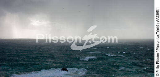 Cap Sizun - © Philip Plisson / Plisson La Trinité / AA23951 - Nos reportages photos - Mer