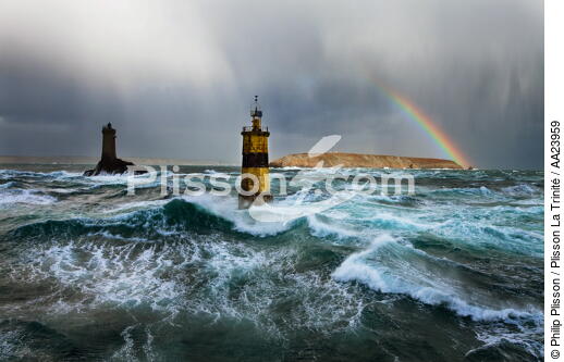 Pointe du Raz - © Philip Plisson / Plisson La Trinité / AA23959 - Photo Galleries - Rainbow