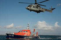 Exercice de sauvetage en baie de Quiberon. © Philip Plisson / Plisson La Trinité / AA23986 - Nos reportages photos - Hélicoptère