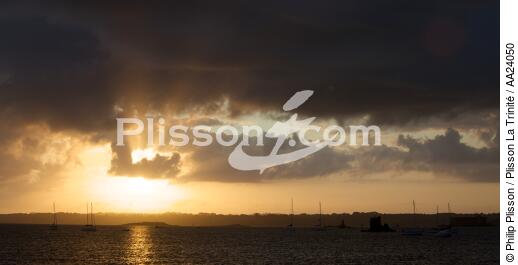 Bay of Morlaix. - © Philip Plisson / Plisson La Trinité / AA24050 - Photo Galleries - Sunset