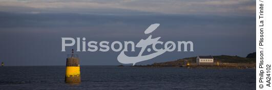 Batz island. - © Philip Plisson / Plisson La Trinité / AA24102 - Photo Galleries - Buoys and beacons