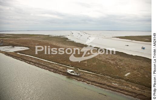Charron after passing Xynthia. - © Philip Plisson / Plisson La Trinité / AA24149 - Photo Galleries - Storm at sea