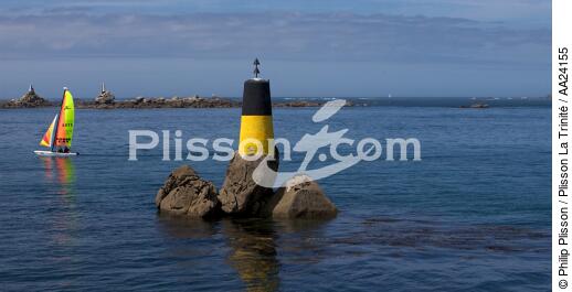 In front of Portsall. - © Philip Plisson / Plisson La Trinité / AA24155 - Photo Galleries - Buoys and beacons