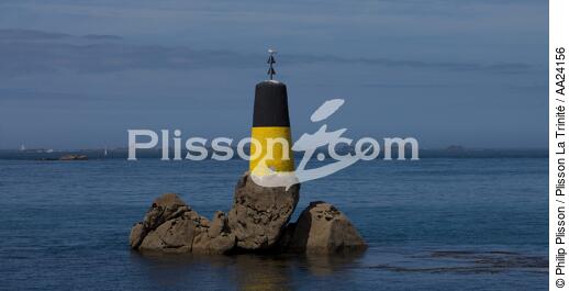 In front of Portsall. - © Philip Plisson / Plisson La Trinité / AA24156 - Photo Galleries - Cardinal system