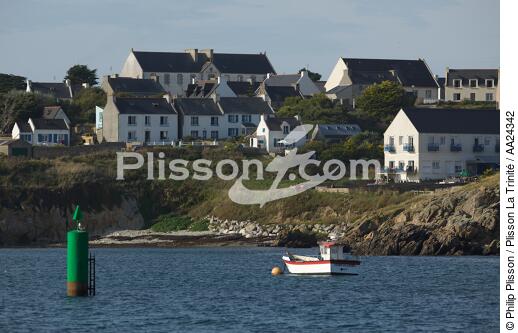 Small scale on Ouessant - © Philip Plisson / Plisson La Trinité / AA24342 - Photo Galleries - Buoys and beacons